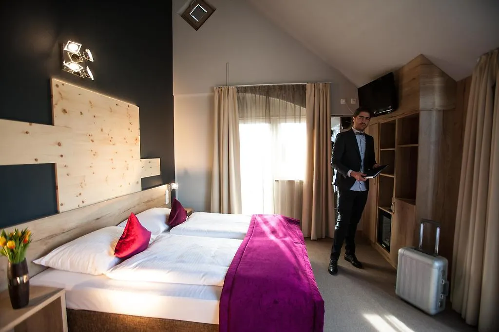 Amalienburg - Boutique & Boarding Hotel München 3*,